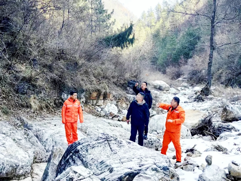 陕西地矿综合队全力开展洛南县震后地灾应急排查工作